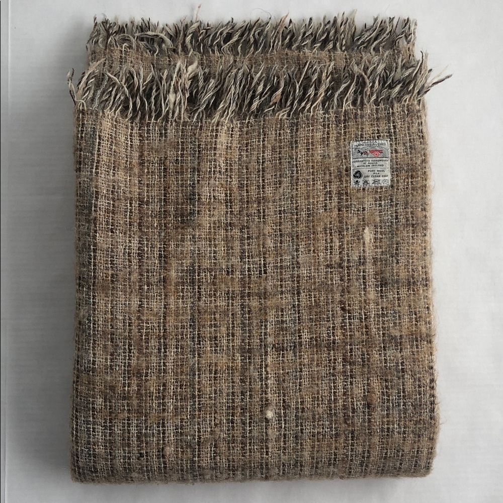 Avoca Handweavers Irish Wool Throw Blanket
Cream and Tan, excellent